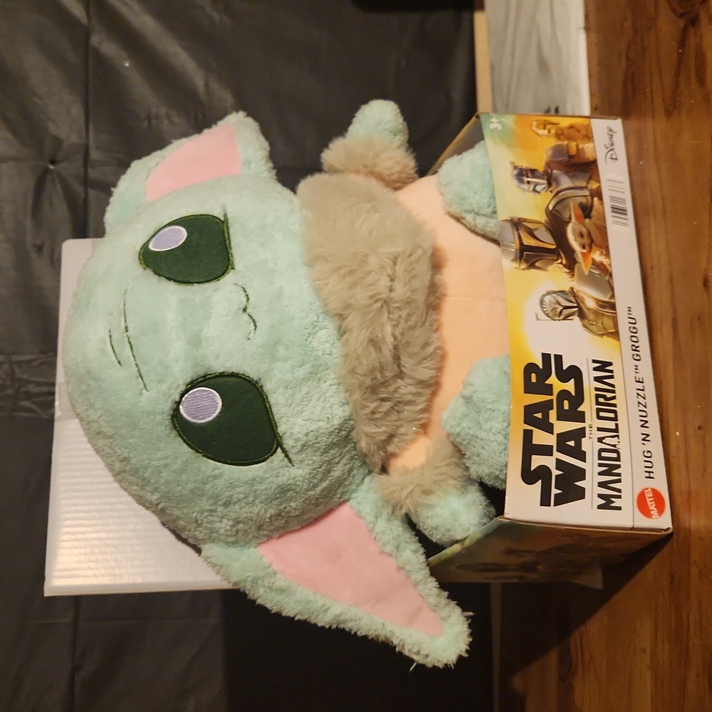 Kids Holiday Birthday Star Wars Grogu, Hug n Nuzzle Mandalorian Plush Toy